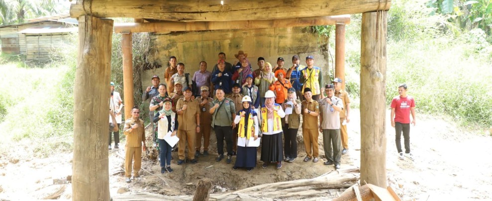 Bupati Rohul Tinjau Kerusakan Jembatan Sungai Klubi, Komitmen Percepatan Perbaikan
