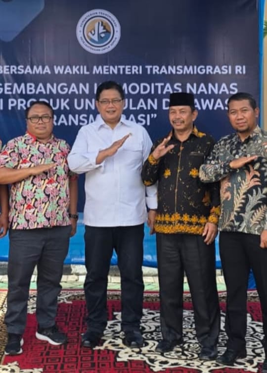 Ketua Transmigrasi Kampar Abah Mustofa Anur Disambangi Wamen Transmigrasi RI di BPPNT Pekanbaru