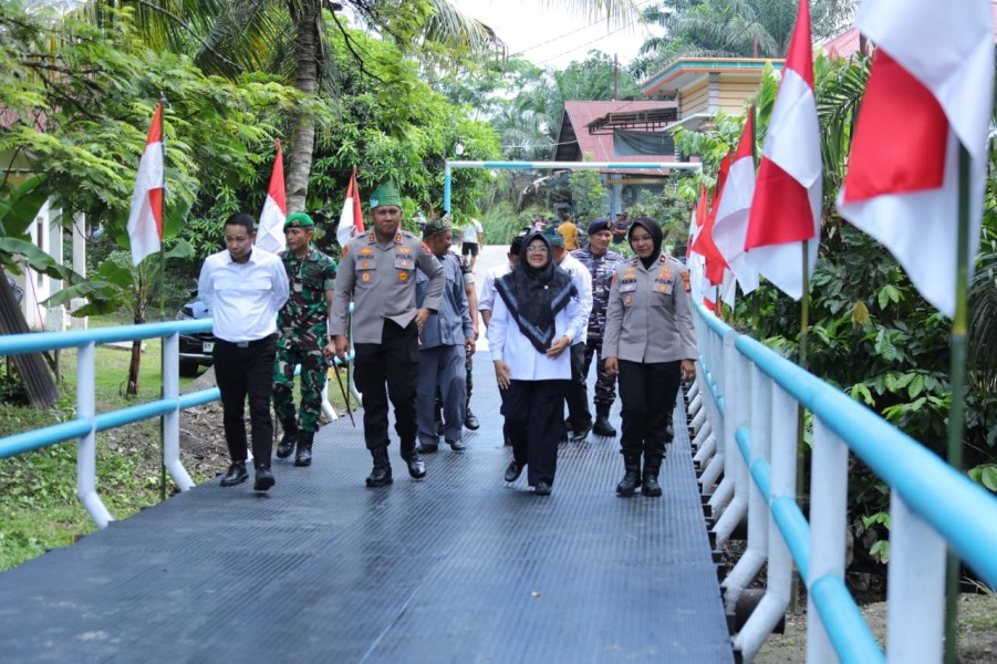 Jembatan Presisi di Merempan Hulu Permudah Akses Tiga Dusun, Bupati Afni : Apresiasi Dukungan Polri