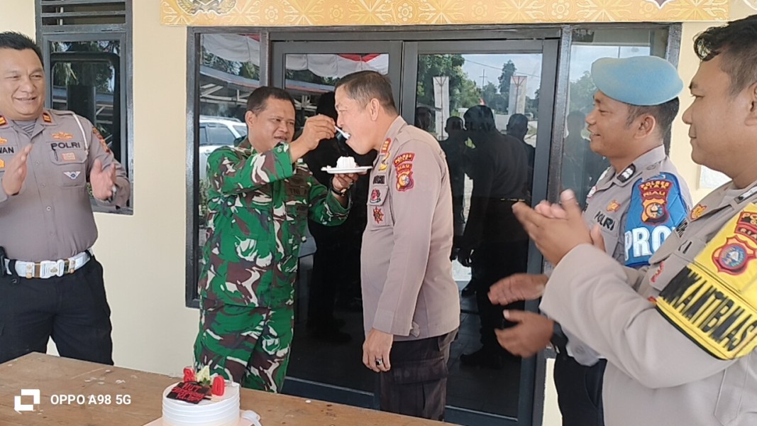 TNI Beri Kejutan HUT Bhayangkara ke-80, Wakapolsek Minas: Sinergitas TNI-Polri Kunci Menjaga Kamtibmas
