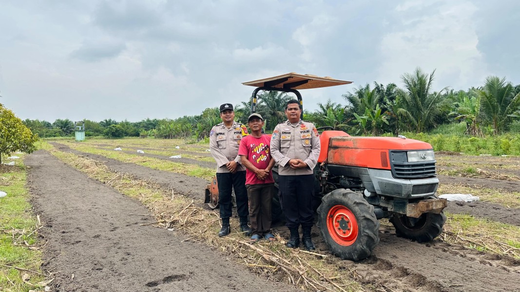 Polsek Koto Gasib dan Kelompok Tani Buka Lahan Baru untuk Dukung Ketahanan Pangan