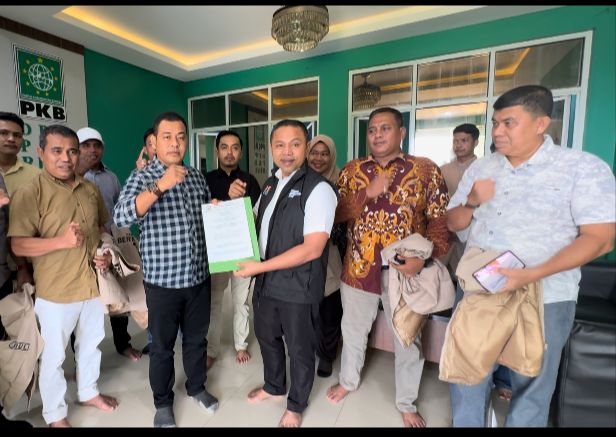 Ratusan Tim Barisan Poros Bermarwah Riau Dor To Dor Kampanyekan Pasangan Cagubri Nomor Urut 1, M Abdul Wahid & SF Harianto