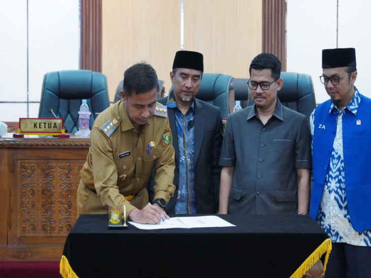 Ahmad Taridi S. HI hadiri Rapat Paripurna DPRD Penetapan Propemperda dan Penyampaian Laporan Pansus