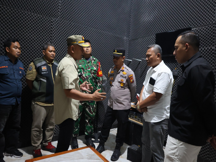 Usai Rapat, Tim Yustisi Satpol PP Kampar Tutup Tujuh Warung Karaoke