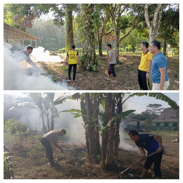 Polsek Simpang Katis Gotong Royong dalam Kegiatan Jum’at Bersih