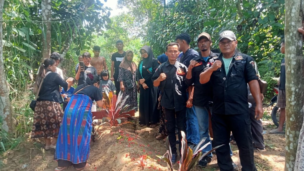 Aksi Kemanusiaan Ketua PAC GRIB Jaya Minas, Dampingi Jenazah Korban Kecelakaan Hingga Dimakamkan di Minas Barat