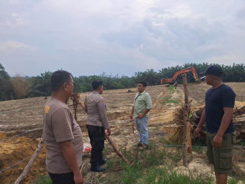 Polsek Minas Tinjau Lahan Jagung Pipil dan Pembangunan Empat Kolam Air Program Ketahanan Pangan di Kampung Rantau Bertuah