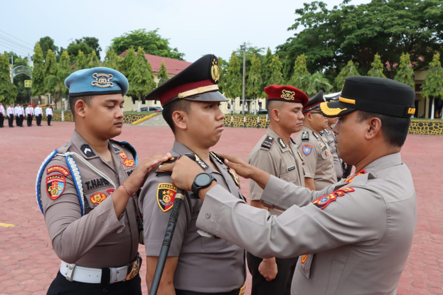 Kapolres Aceh Tamiang Pimpin Upacara Korps Raport, 32 Personil Naik Pangkat
