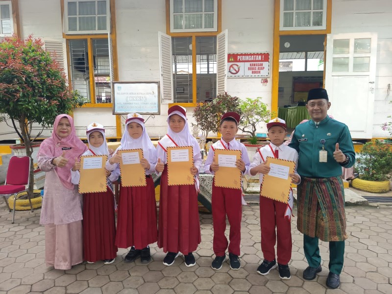 Camat Rambah Apel Bersama di SDN 001, Tekankan Disiplin dan Pembinaan Siswa