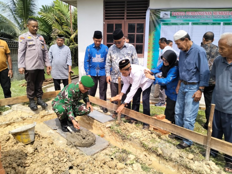 Danramil 03/Minas Melalui Pelda M Nasir Tekankan Semangat Kebersamaan dalam Pembangunan Mushalla As-Syuhada