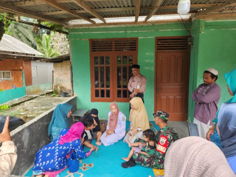 Babinsa Koramil 01/Siak Serka Samsul Bahuri Laksanakan Pengecekan Stunting di Kampung Simpang Perak