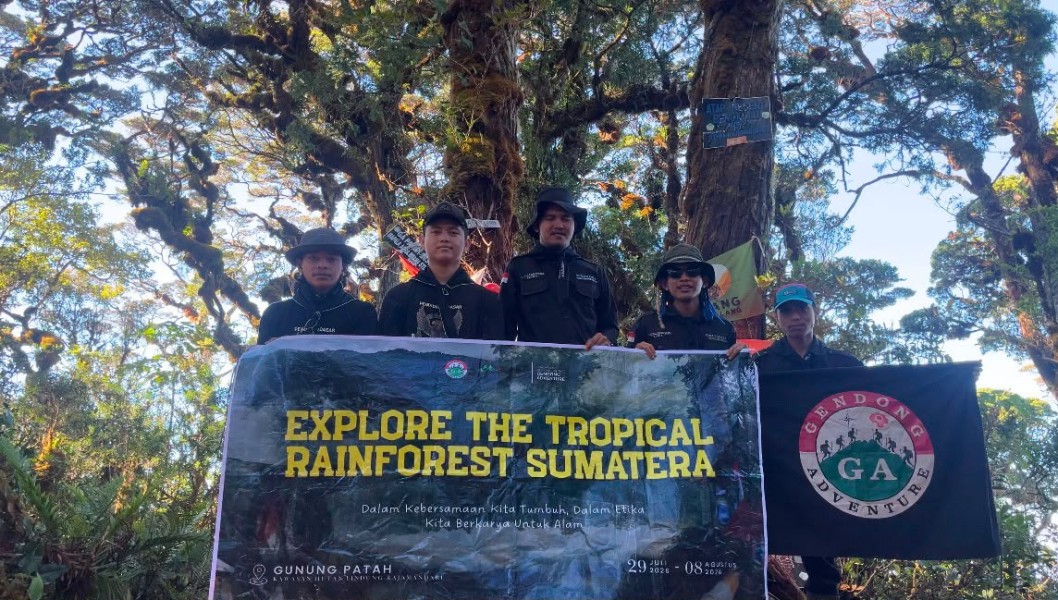 Explore The Tropical Rainforest: 12 Hari Mengintip Kehidupan Liar Rajamandara