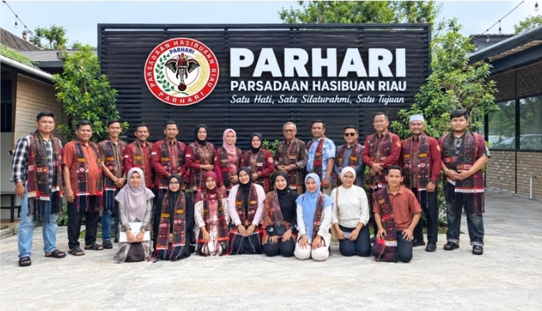 MERAJUT AKAR SEJARAH PARHARI RIAU Membentuk PARHARI Kabupaten/Kota dan Melestarikan Budaya Batak Angkola–Mandailing melalui Dalihan Na Tolu dan Poda Na Lima