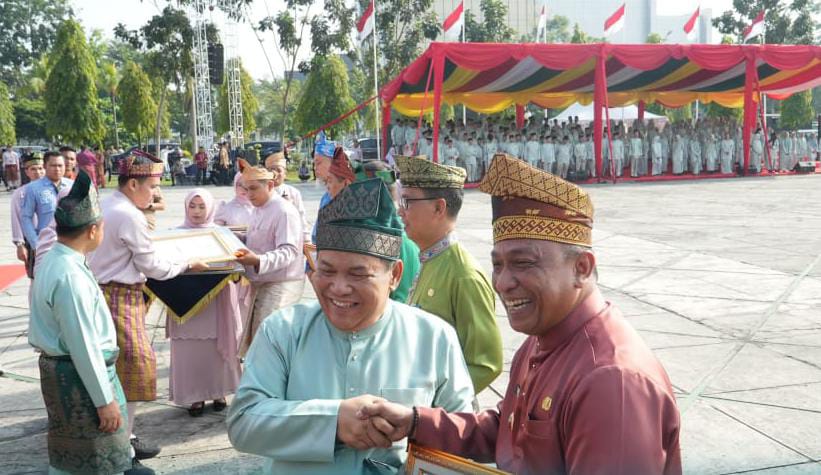 Dalam Rangka Peringatan Hari Jadi ke-68 Provinsi Riau, Rokan Hulu Raih Kabupaten Terbaik III dengan Perencanaan dan Pencapaian Tingkat Daerah