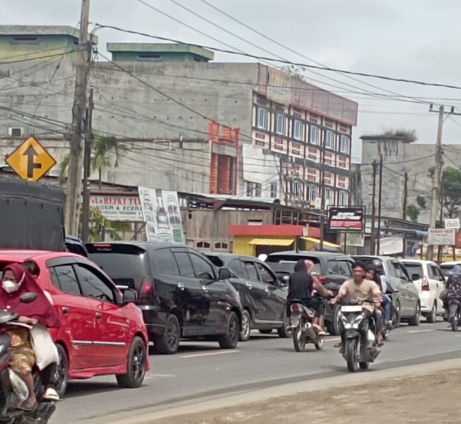 Tahun Baru 2026, Kota Belilas Dipadati Kendaraan hingga Macet 3 Kilometer