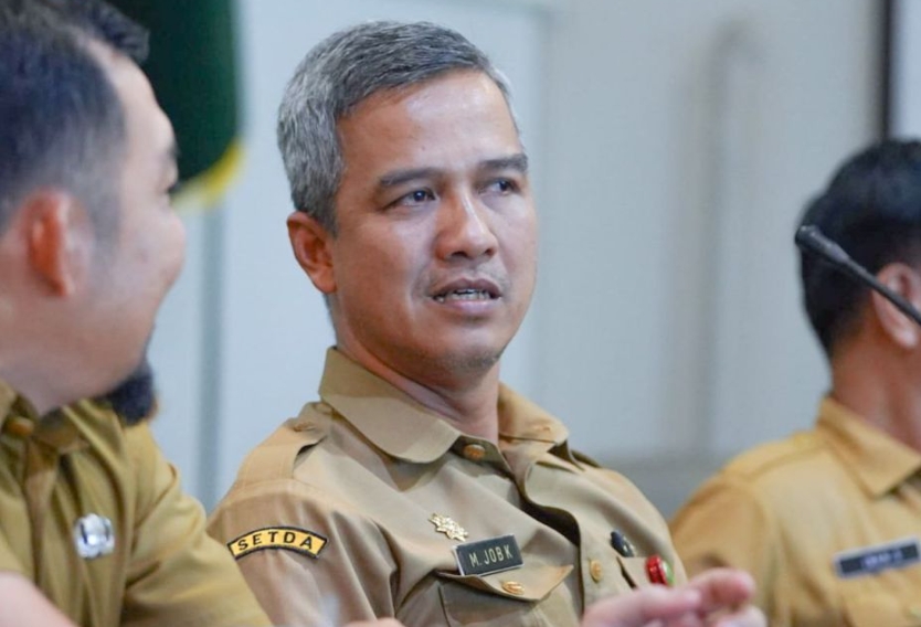 Gubri Abdul Wahid, Tunjuk M. Job Kurniawan Sebagai PLh Sekdaprov Riau