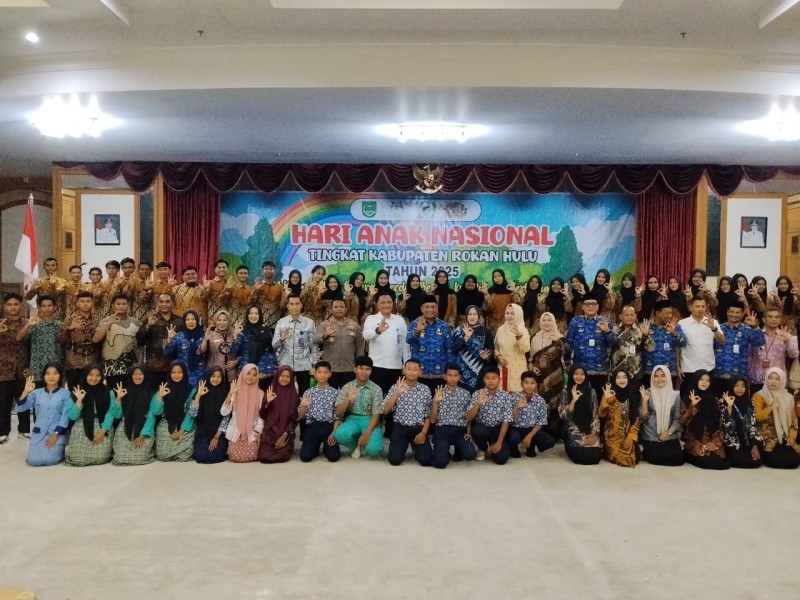 Wujudkan Generasi Berkarakter, Bupati Anton Kukuhkan Pengurus Forum Anak Rokan Hulu 2025-2027