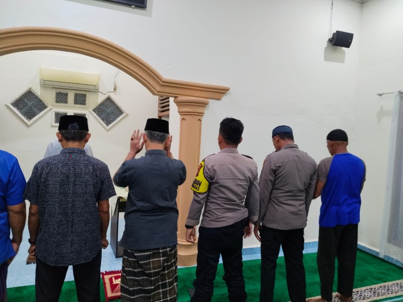 Polsek Minas Gelar Subuh Keliling di Musholla Al-Anshor, Sampaikan Pesan Kamtibmas kepada Jamaah