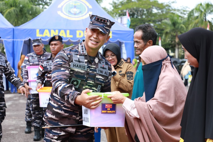 Lanal Dumai Gelar Bakti Sosial, Bupati Afni Sebut Wujud Sinergi Pemkab dan TNI