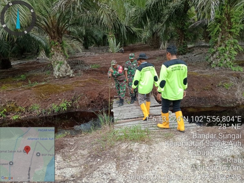 Babinsa Koramil 06/Sabak Auh Gencarkan Patroli Karhutla di Kampung Bandar Sungai
