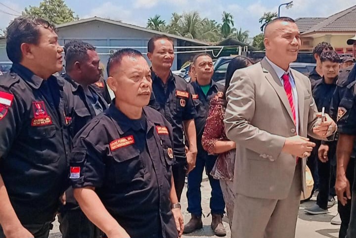 Ketua DPD GRIB Jaya Riau Hadiri Resepsi Pernikahan Anak Ketua DPC Hanura Siak