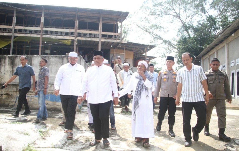 Jelang Ramadan, Bupati Anton Hadiri Penutupan Lubuk Larangan dan Serahkan Ribuan Bibit Ikan di Desa Kabun