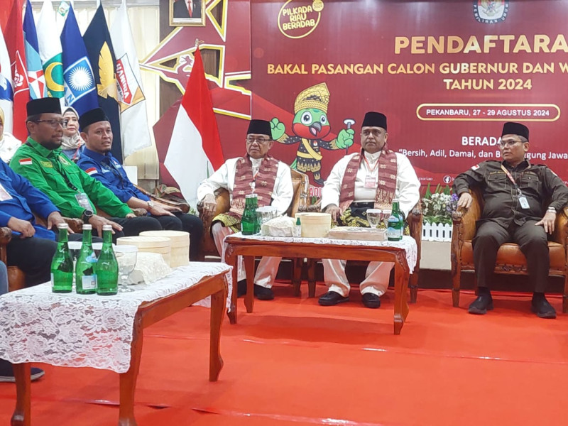 Ribuan Relawan dan Partai Koalisi Antarkan Nawaitu ke KPU Riau