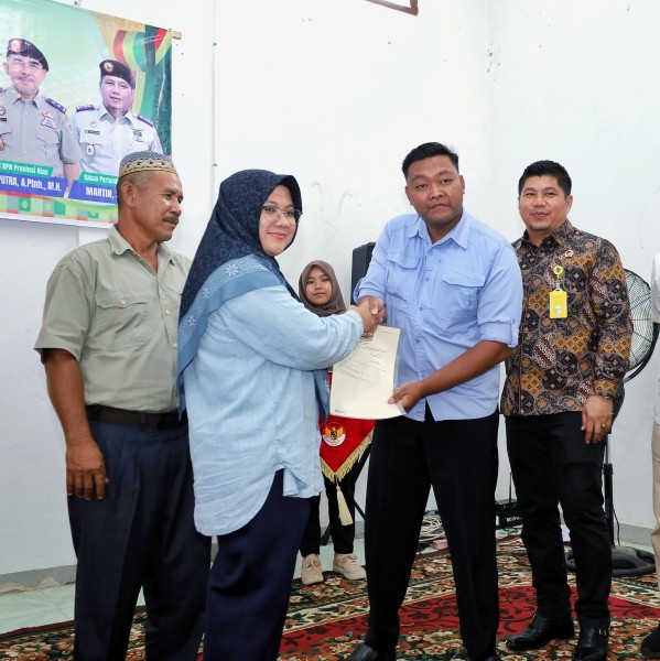 Perdana di Riau, Lahan dan Kebun Sawit Rakyat Dilepaskan Dari Kawasan