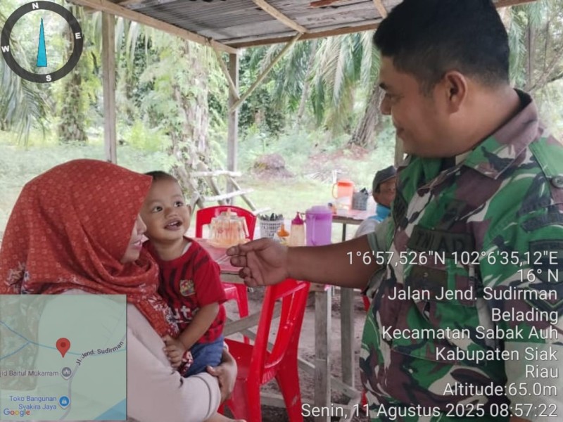 Babinsa Koramil 06/Sabak Auh Laksanakan Pengecekan Anak Stunting di Kampung Belading