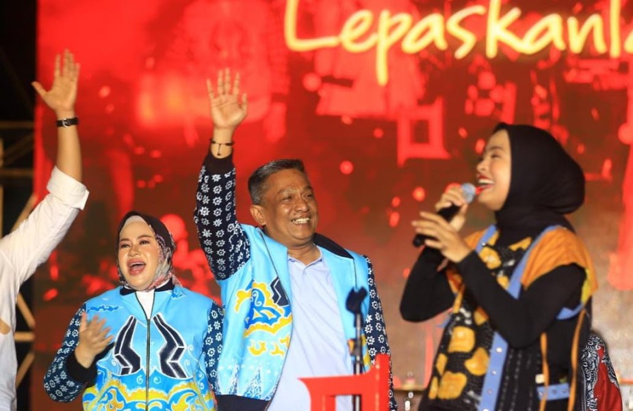 Ratusan Ribu Warga Padati Malam Puncak HUT ke-26 Rokan Hulu, Rayola dan Kotak Guncang Panggung Pesta Rakyat