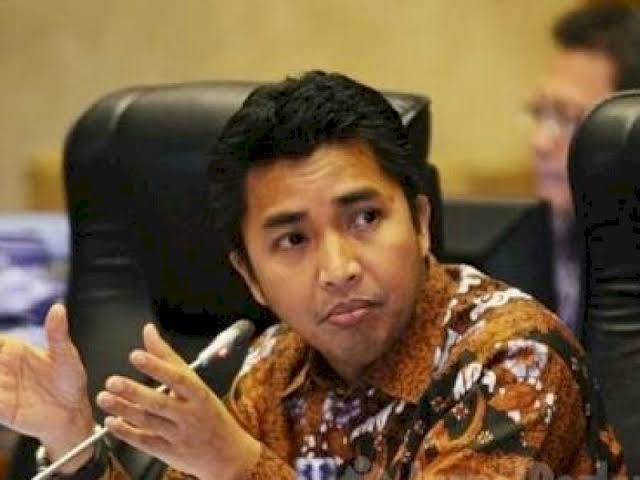 Komentar Ringkas Atas Anjloknya Indeks Harga Saham Gabungan Andi Rahmat, Anggota DPR RI 2004-2009/2009-2014