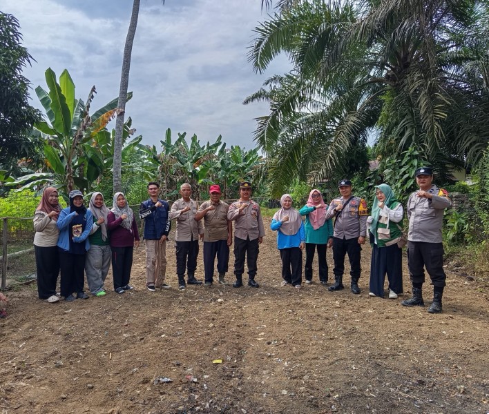 Dukung Swasembada Pangan 2026, Polsek Pasir Penyu Bersama KWT Bingke Kamboja Tanam Jagung Pipil di Tanjung Gading