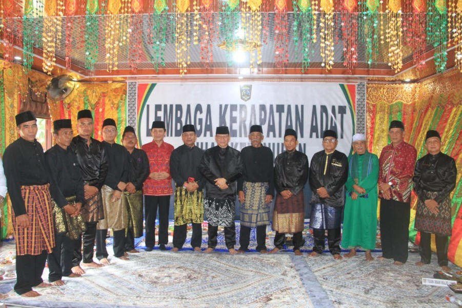 Wabup Syafaruddin Poti Hadiri Pelantikan Ninik Mamak Suku Ampu Luhak Kepenuhan