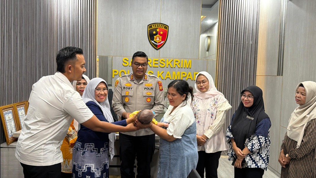 Bayi Malang di Temukan di Balam Jaya, Diserahkan Kepada Keluarga Kandung