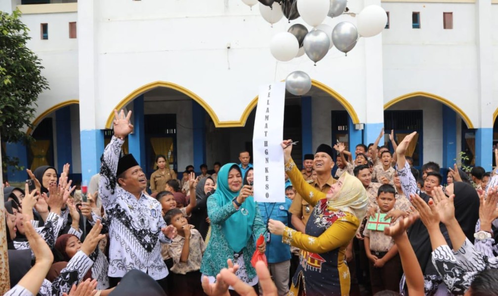 Ketua TP. PKK dr. Yeni Hadiri Peringatan HGN di SDN 002 Rambah
