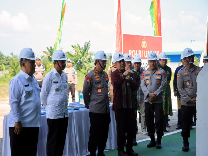 Bupati Kampar Lepas Distribusi 80 Ton Pupuk Batu Bara untuk Poktan di Prov Riau.