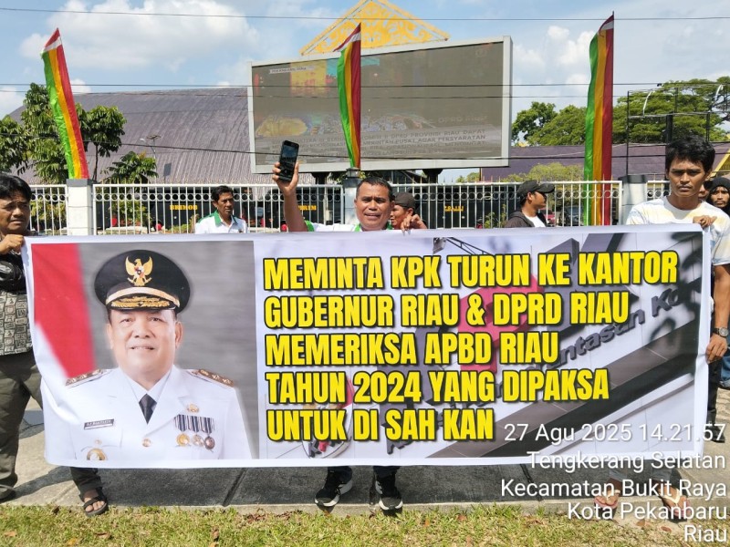 Ribuan Massa Desak DPRD Riau Bentuk Pansus Defisit Anggaran Rp 1,8 Triliun